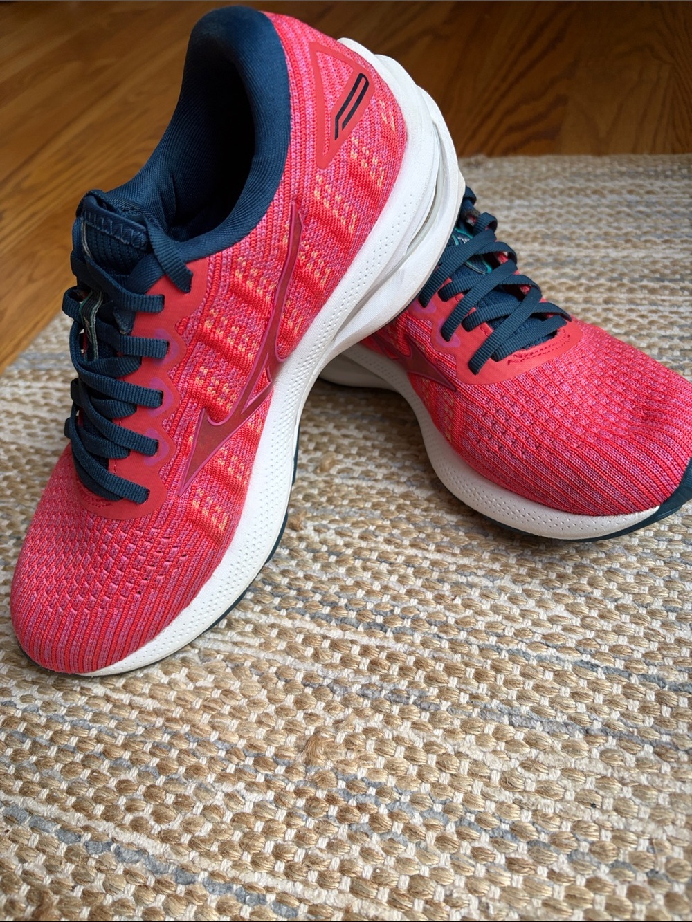 Mizuno Coral Pink Wave Rider 25 Athletic Women’s Sneakers with Navy Accents. Sz8 - Picture 2 of 6